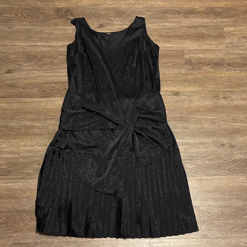 vintage women’s black flowy dress